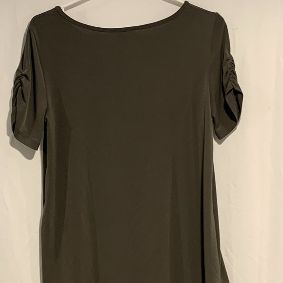 NWT- Kim & Co, Knit ruched, Short Sleeve, Top. - Picture 2 of 5